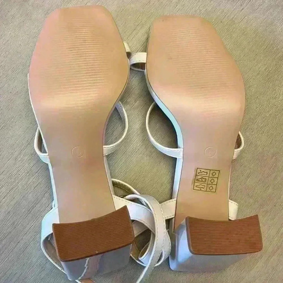 {NWOT} Pretty Little Thing Block Heel - Picture 3 of 4